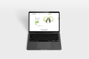 Webshop „Dein Hörgerät“ auf einem Laptop mit Angebot für ein Phonak-Hörgerät