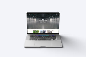 Startseite der ammdoppleb-Webseite mit „Wir machen Sie sichtbar“ auf einem aufgeklappten Laptop