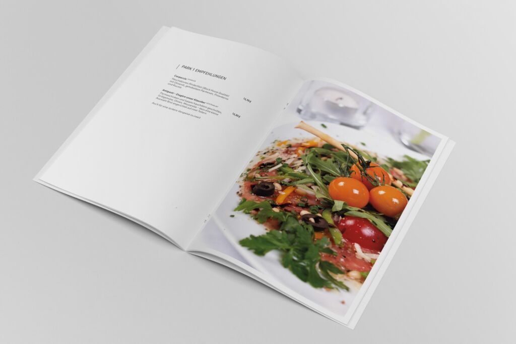 Doppelseite der PARK-1-Speisekarte mit „PARK 1 Empfehlungen“ und Food-Foto eines Carpaccios mit Tomaten und Rucola